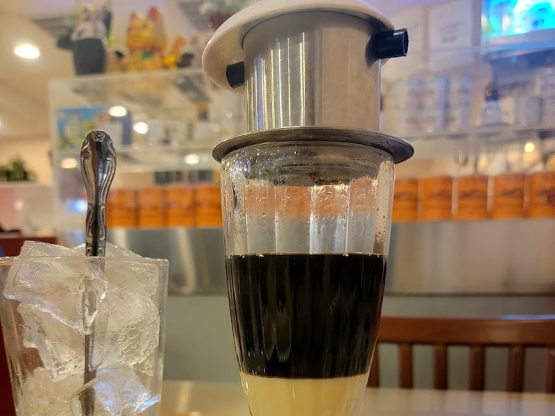 Pho Hang & Grill interior